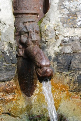 2009 - Pussemange redim - Ete - Fontaine-Bac a eau -JM Verday.jpg